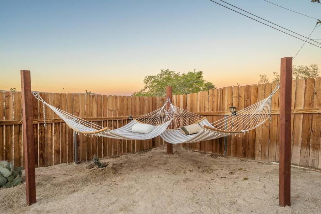 Palm Vista Retreat *Hot Tub/Cowboy Pool/Hammocks* Villa Joshua Tree Buitenkant foto