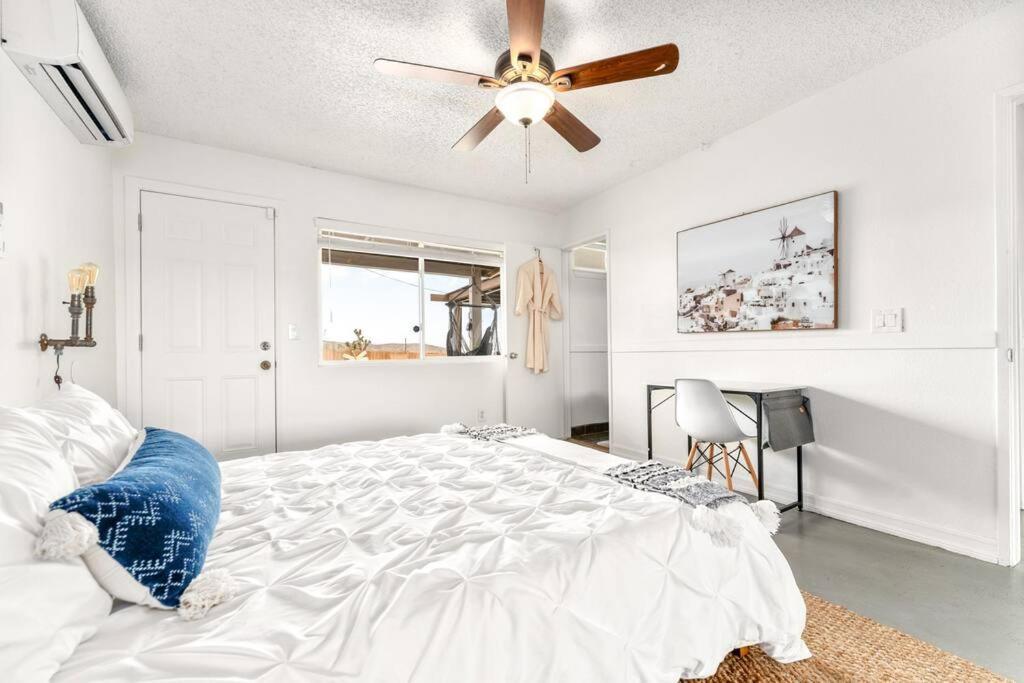 Palm Vista Retreat *Hot Tub/Cowboy Pool/Hammocks* Villa Joshua Tree Buitenkant foto
