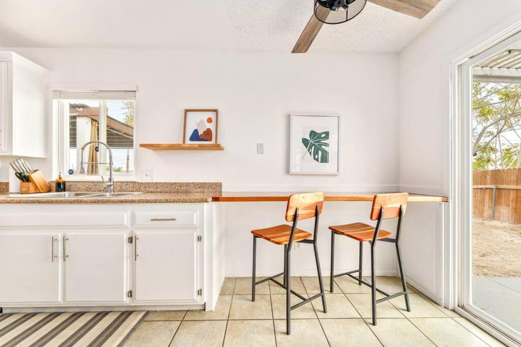 Palm Vista Retreat *Hot Tub/Cowboy Pool/Hammocks* Villa Joshua Tree Buitenkant foto