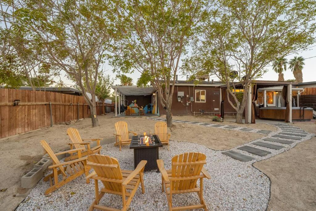Palm Vista Retreat *Hot Tub/Cowboy Pool/Hammocks* Villa Joshua Tree Buitenkant foto