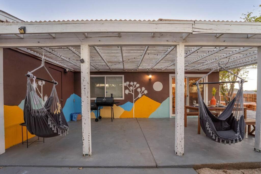 Palm Vista Retreat *Hot Tub/Cowboy Pool/Hammocks* Villa Joshua Tree Buitenkant foto
