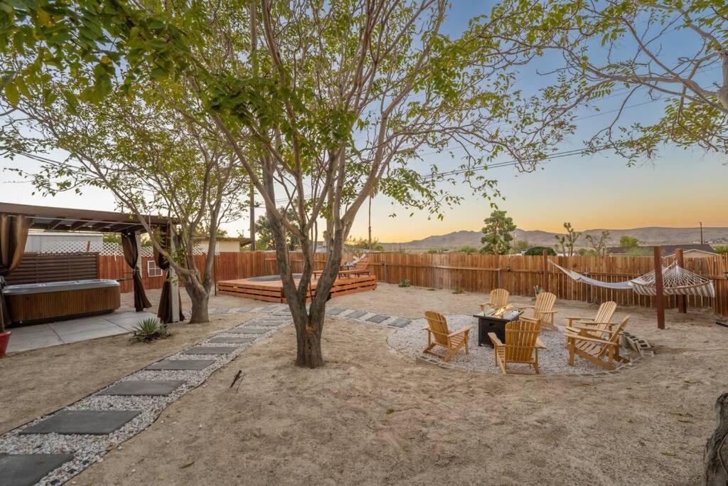 Palm Vista Retreat *Hot Tub/Cowboy Pool/Hammocks* Villa Joshua Tree Buitenkant foto