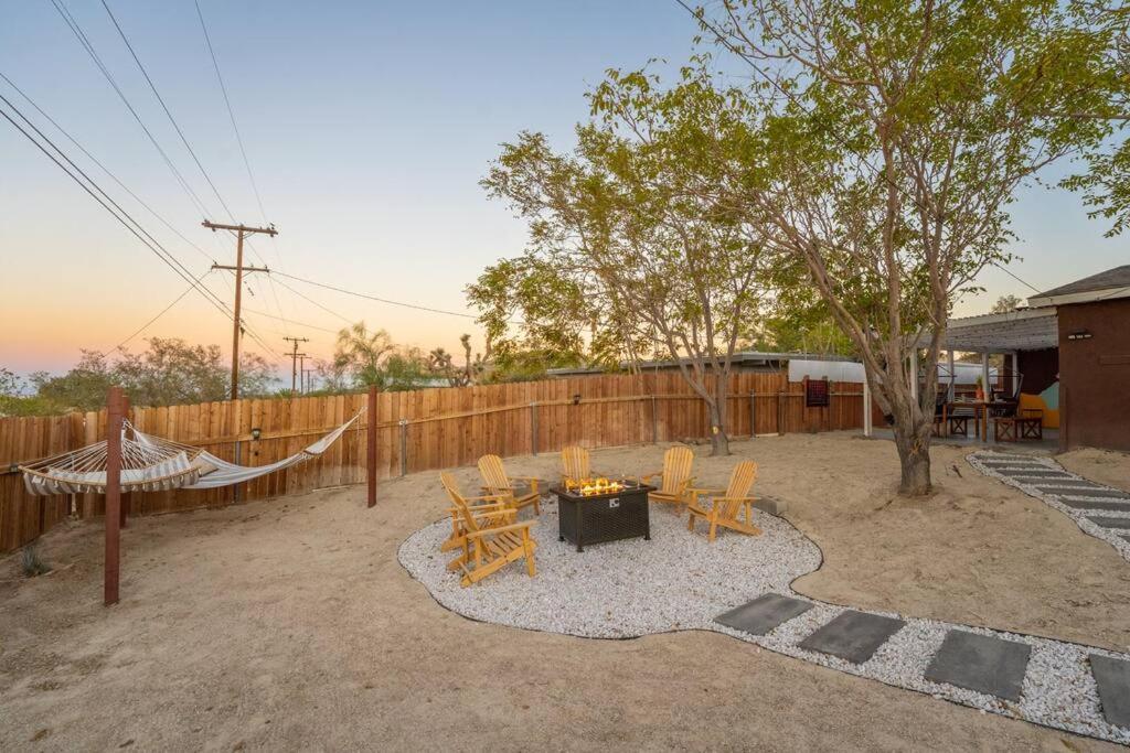 Palm Vista Retreat *Hot Tub/Cowboy Pool/Hammocks* Villa Joshua Tree Buitenkant foto